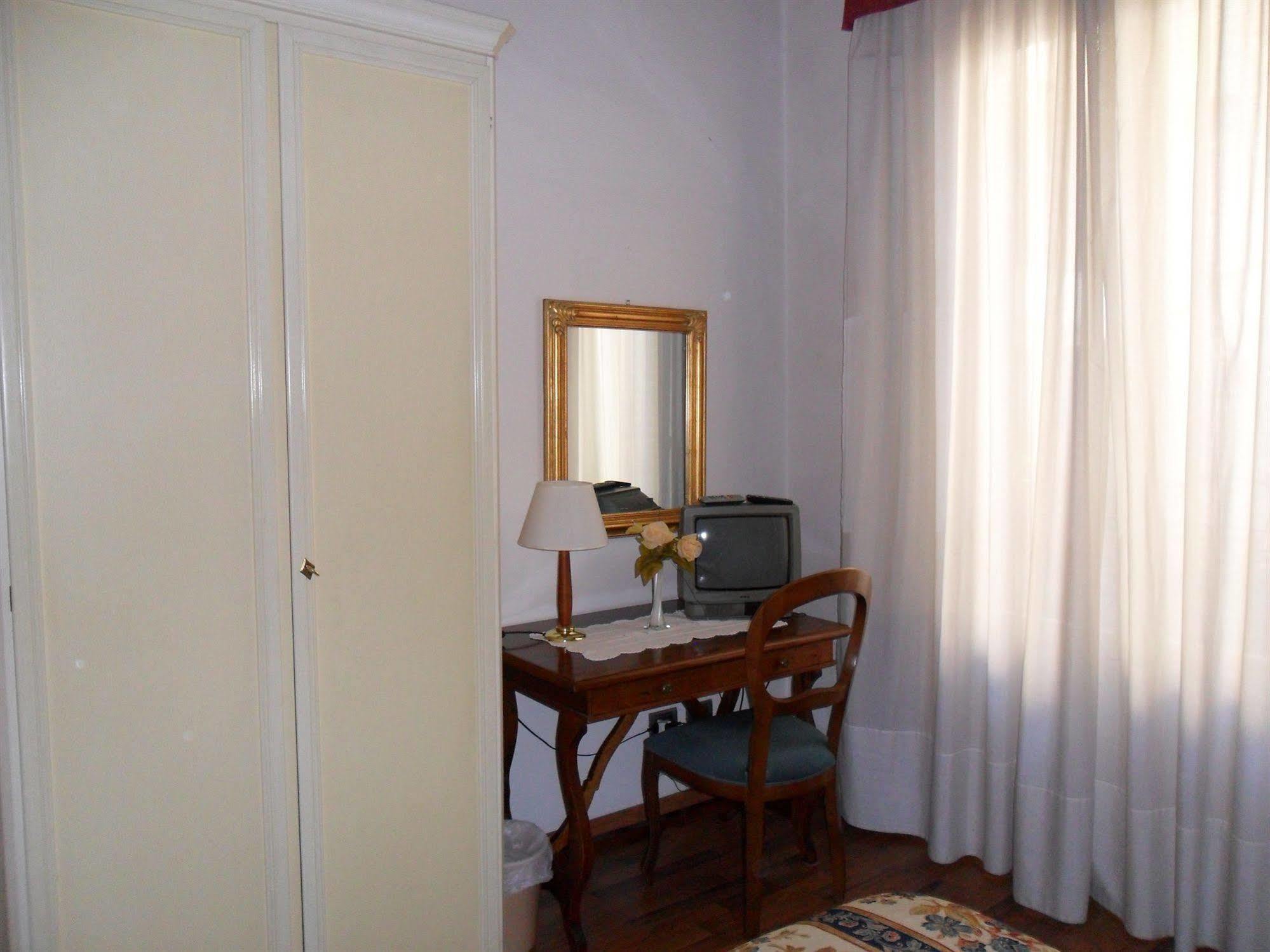 Piccolo Hotel Con Access Ztl !!! Nel Centro Storico Di Firenze !!! Екстериор снимка